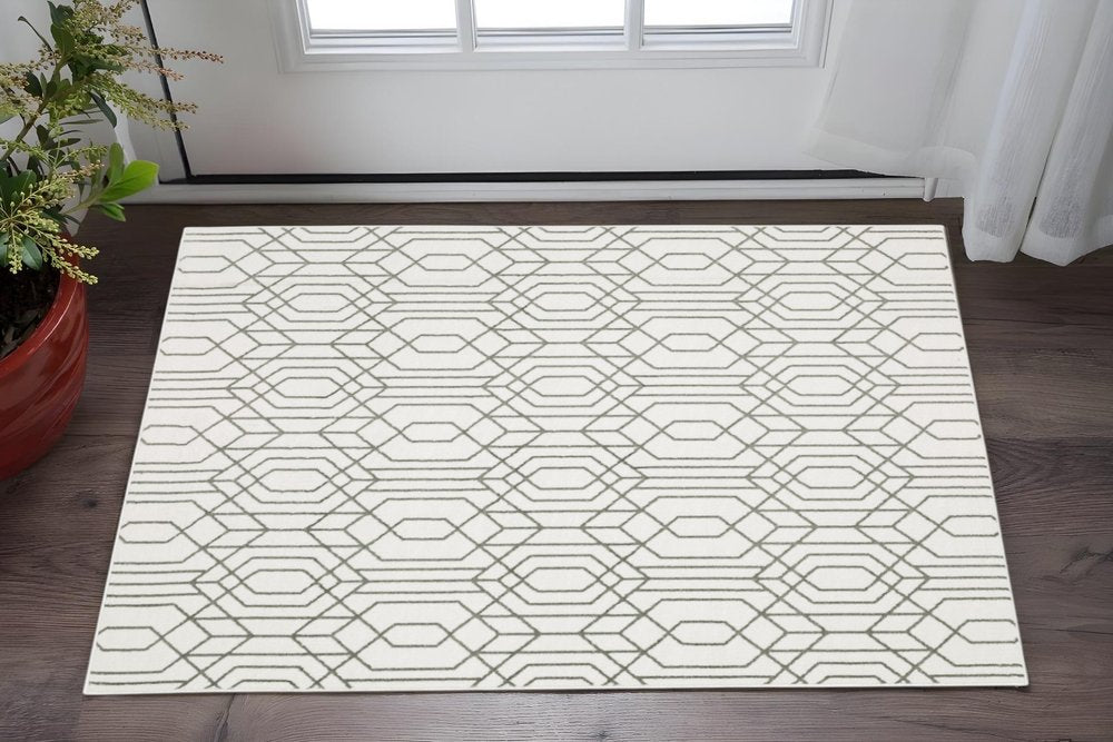 3' X 5' White And Grey Geometric Power Loom Stain Resistant Area Rug