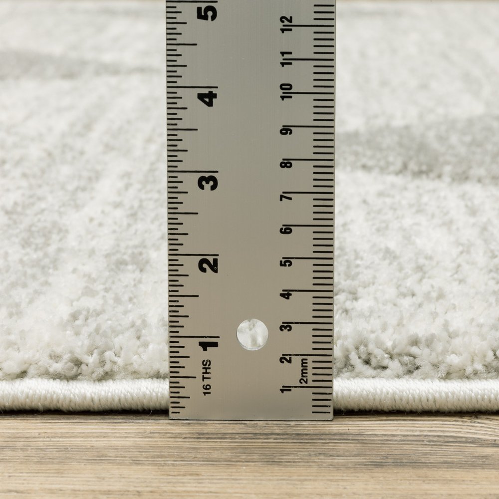 7' X 10' Gray And Ivory Geometric Area Rug