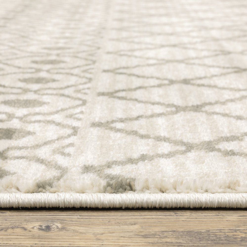 4' X 6' Ivory And Grey Geometric Power Loom Stain Resistant Area Rug