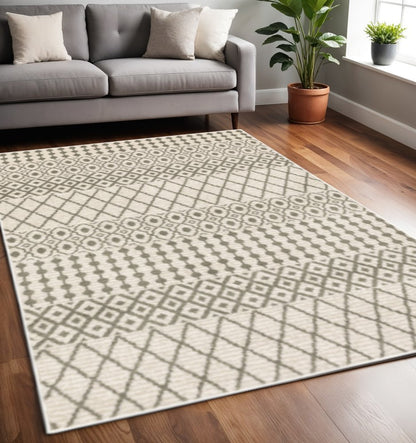 5' X 7' Ivory And Grey Geometric Power Loom Stain Resistant Area Rug