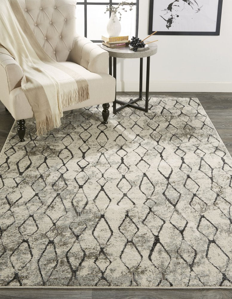 7' X 10' Gray And Ivory Geometric Area Rug