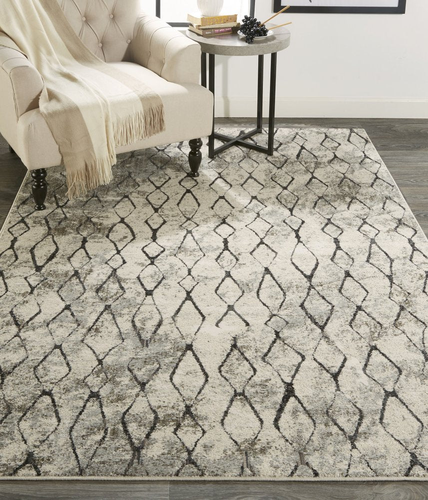 7' X 10' Gray And Ivory Geometric Area Rug