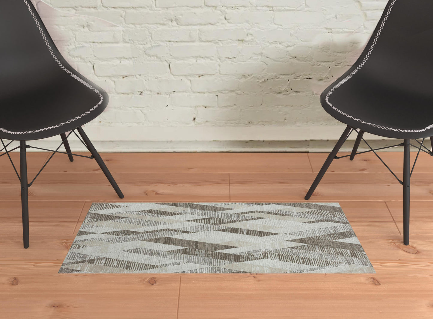 2' X 3' Gray Geometric Area Rug