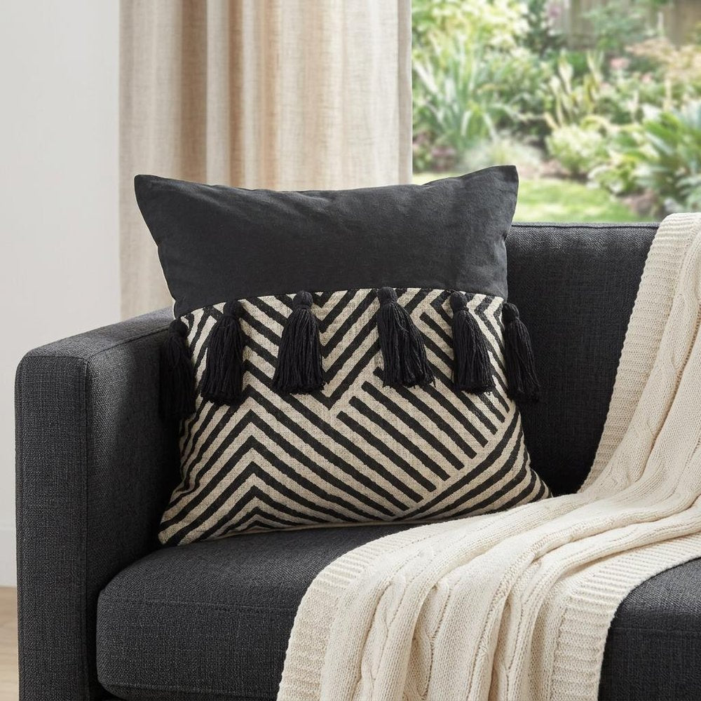 20" X 20" Black And White 100% Cotton Chevron Zippered Pillow