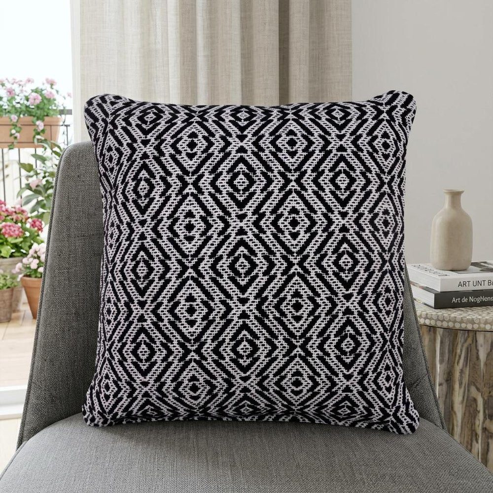 20" X 20" Black And White 100% Cotton Geometric Zippered Pillow
