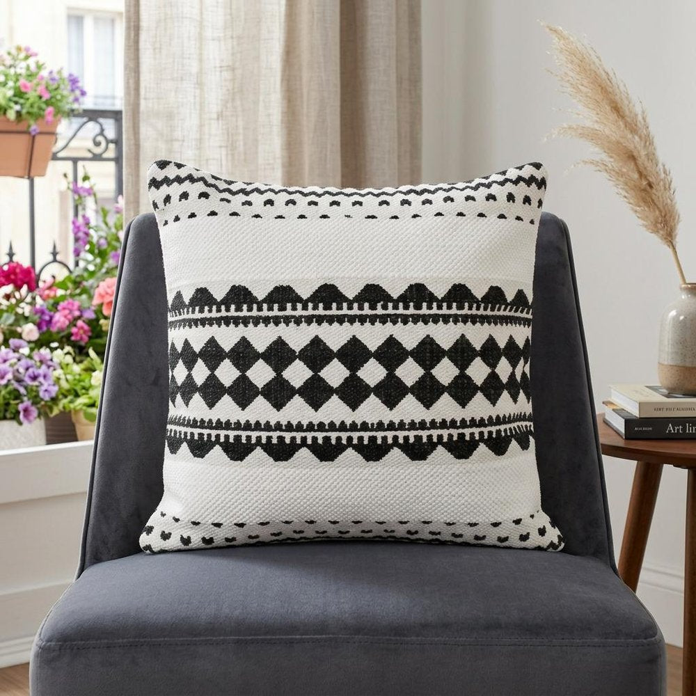 20" X 20" Black And White 100% Cotton Geometric Zippered Pillow