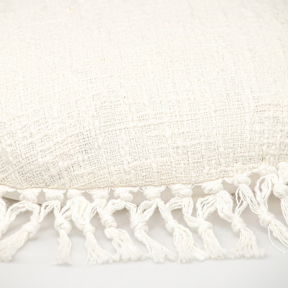 18" X 18" White Round Cotton Throw Pillow with Fringe