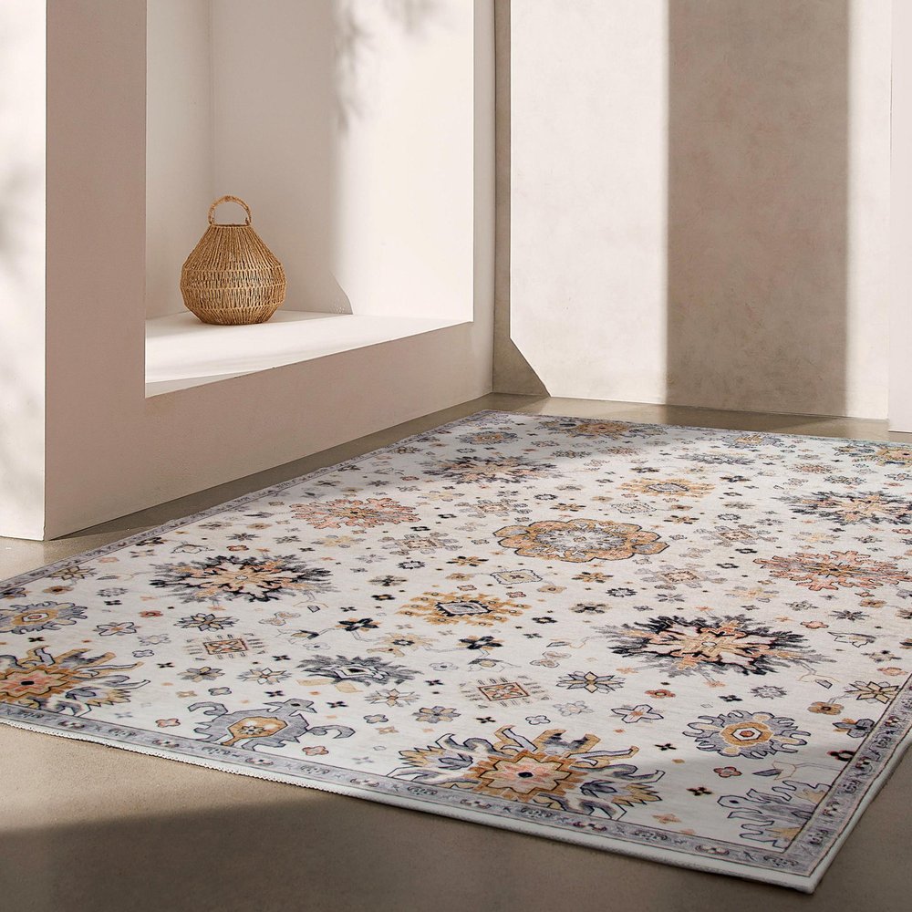 4' X 6' Cream Floral Area Rug