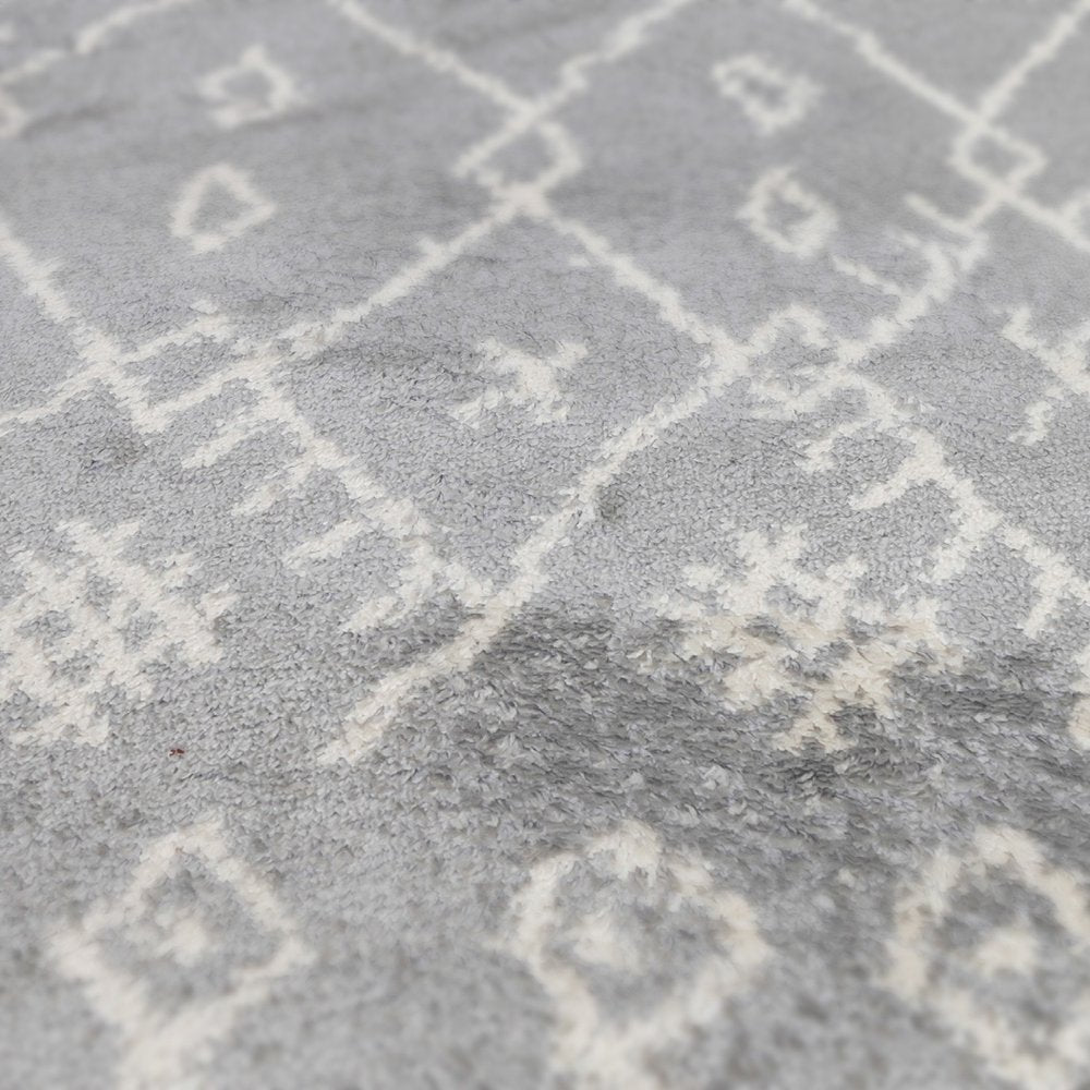 5' X 8' Gray And Ivory Geometric Shag Area Rug