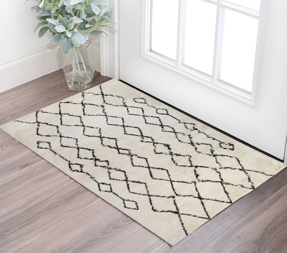 2' X 3' Ivory And Black Geometric Shag Area Rug