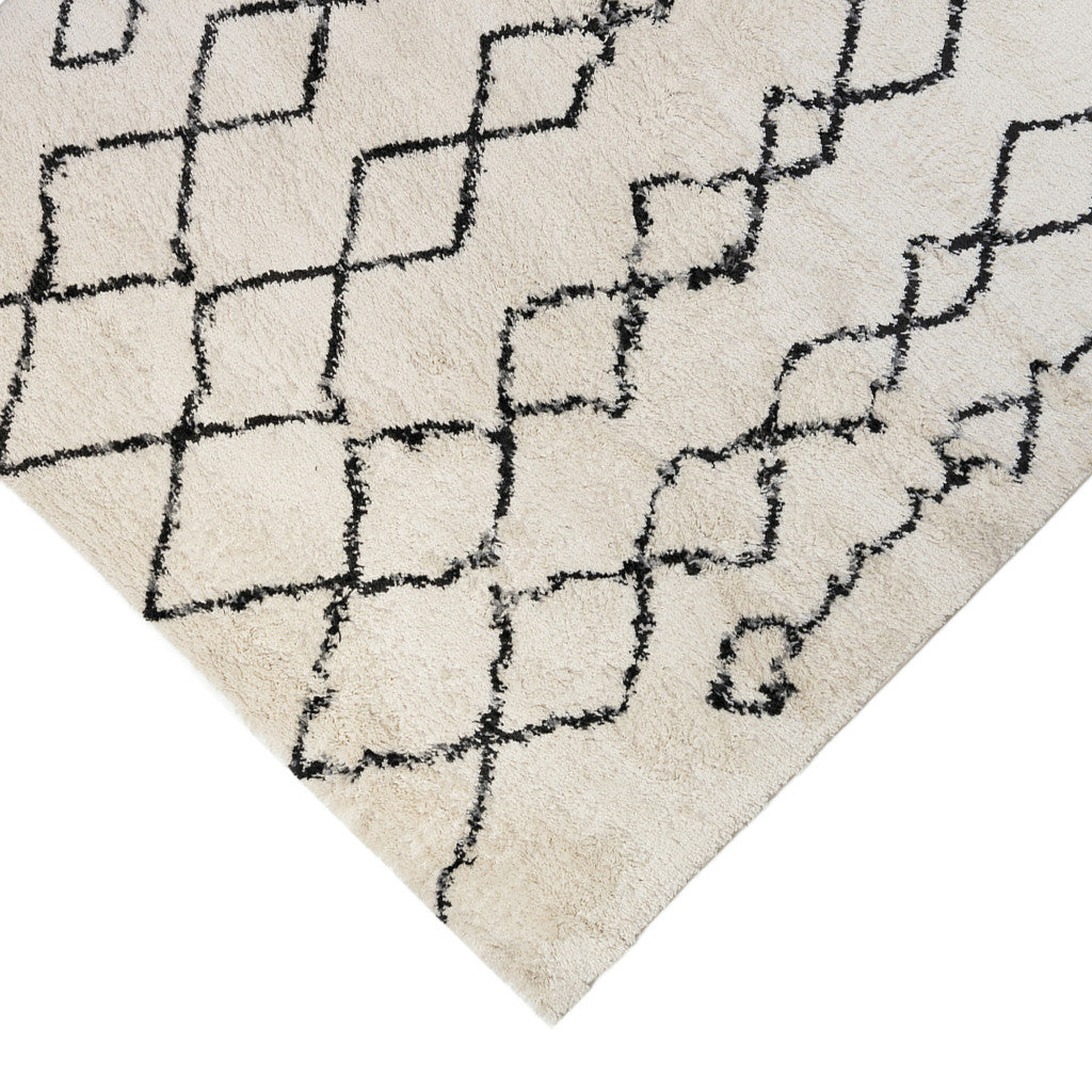 2' X 3' Ivory and Black Geometric Shag Area Rug