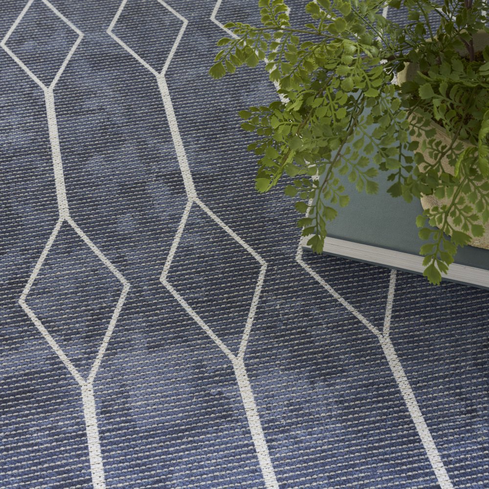 5' X 7' Blue and Ivory Geometric Power Loom Washable Area Rug