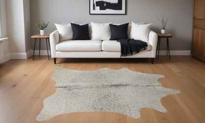 5' X 7' Brown and White Cowhide Hand Knotted Area Rug