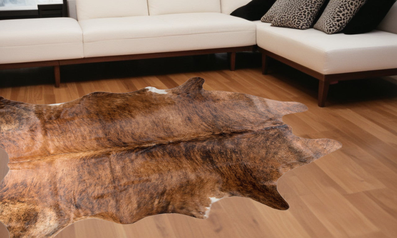 5' X 7' Brown and White Cowhide Hand Knotted Area Rug