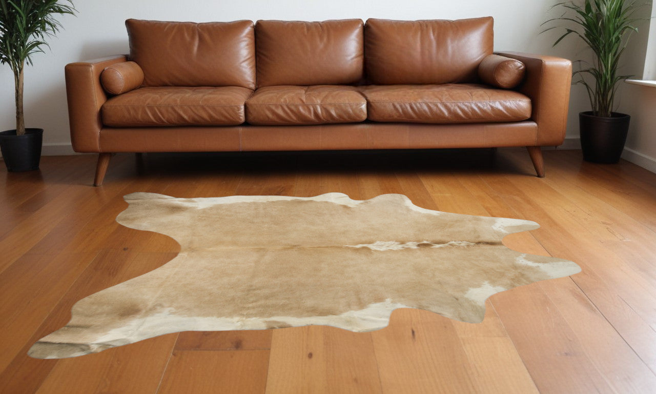 5' X 7' Brown and White Cowhide Hand Knotted Area Rug