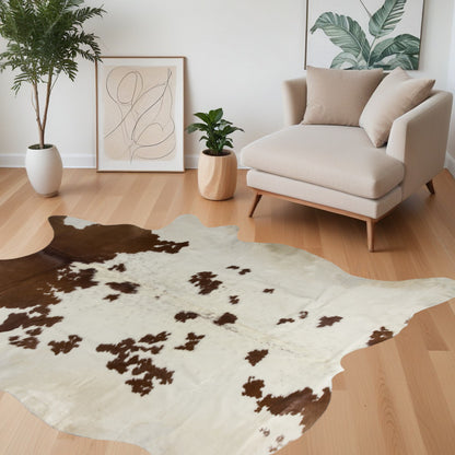 5' X 7' Brown and White Cowhide Hand Knotted Area Rug