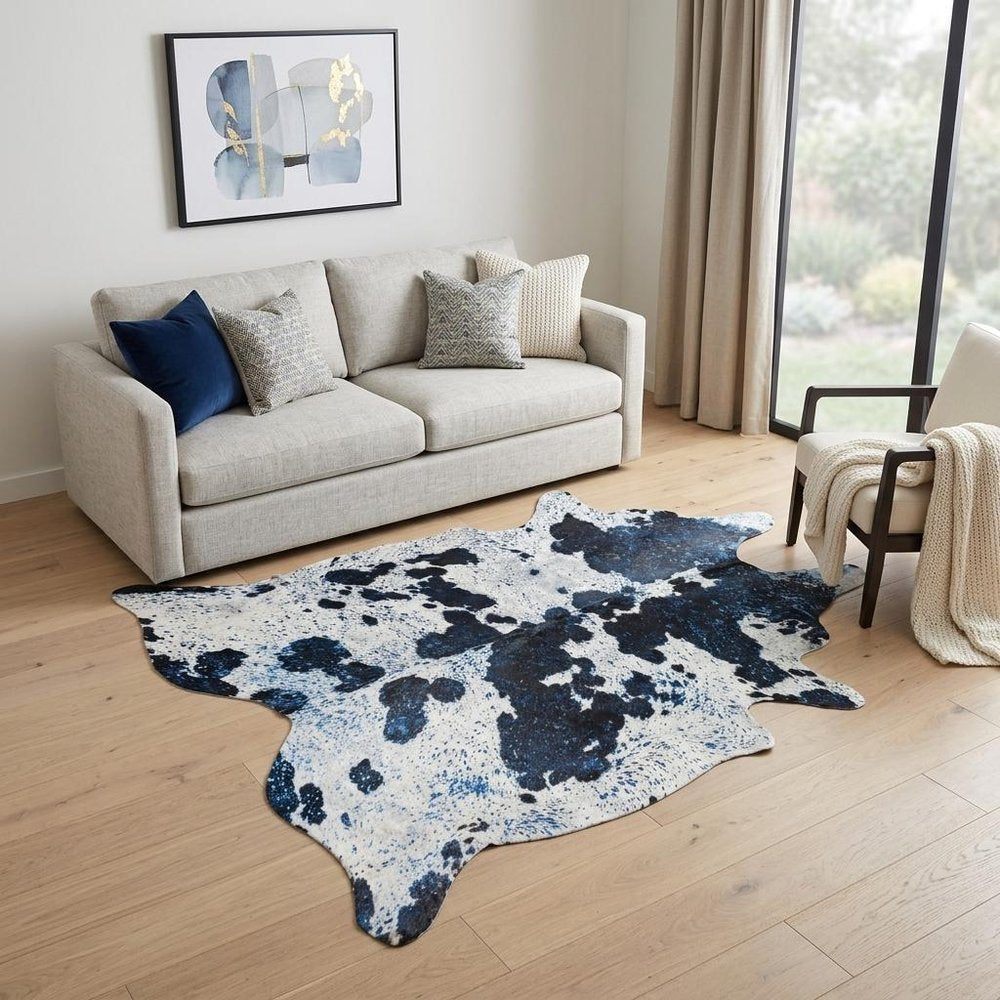 5' X 7' Silver and Ivory Cowhide Hand Knotted Area Rug