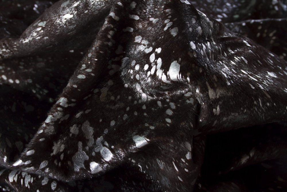 5' X 7' Ivory Brown and Gold Cowhide Hand Knotted Area Rug