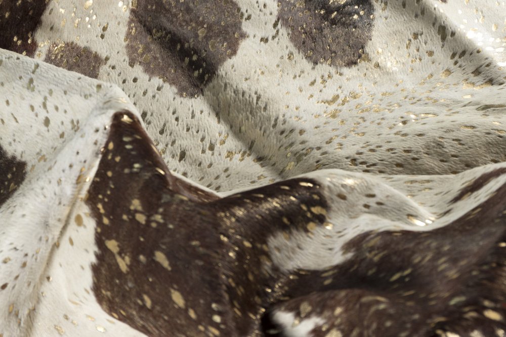 5' X 7' Ivory Brown and Gold Cowhide Hand Knotted Area Rug