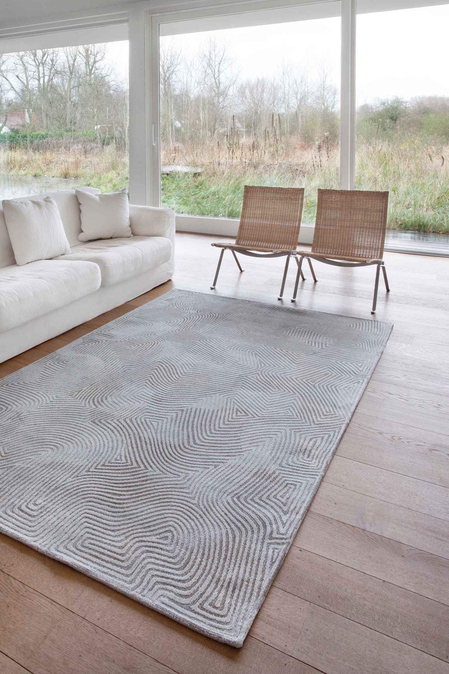 5' X 7' White Abstract Non Skid Area Rug