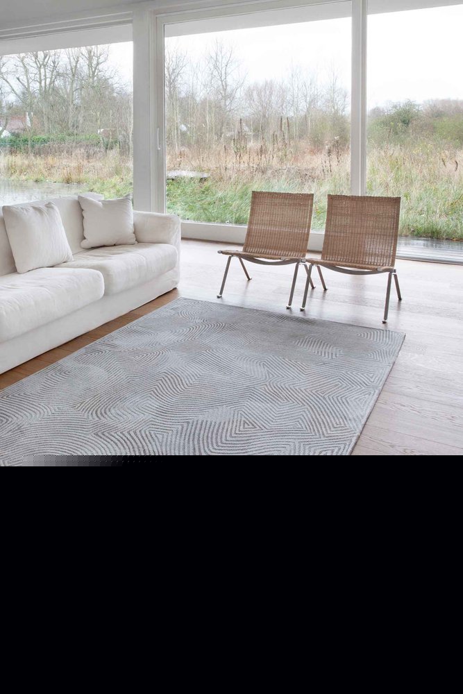 6' X 8' White Abstract Non Skid Area Rug