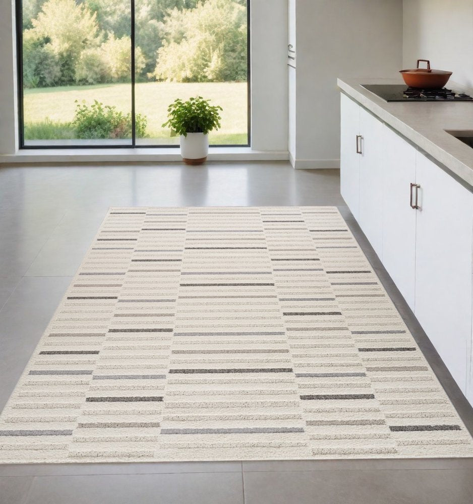 4' X 6' Gray and Cream Abstract Distressed Area Rug