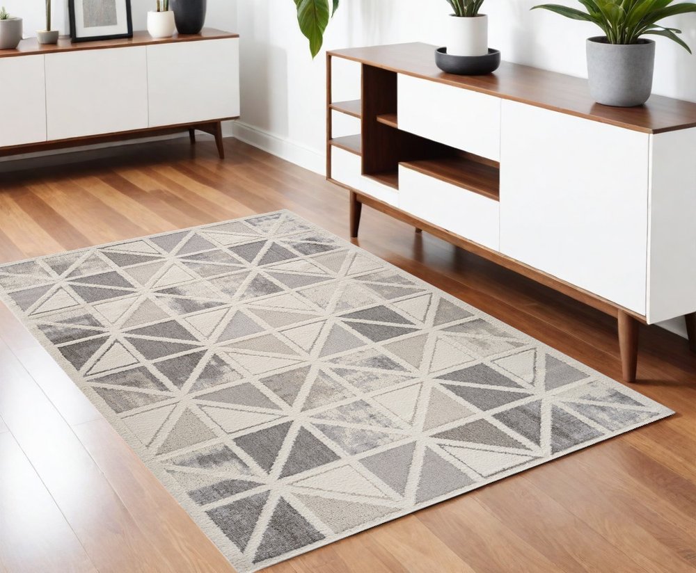 4' X 6' Gray and Cream Geometric Distressed Area Rug