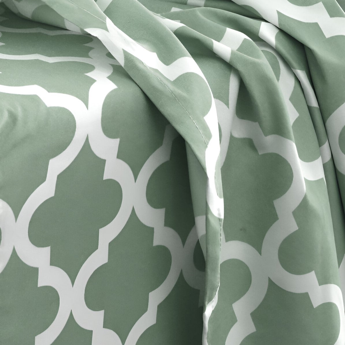 Four Piece Green and White Quatrefoil Microfiber California King Sheet Set