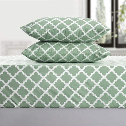 Four Piece Green and White Quatrefoil Microfiber King Sheet Set