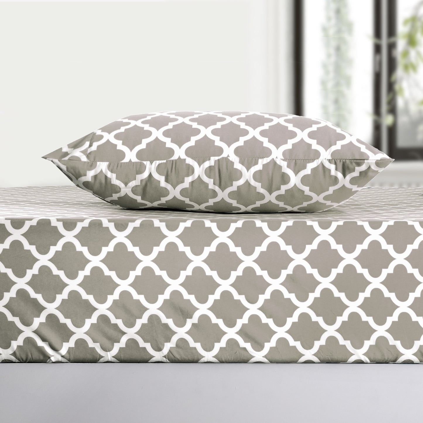 Four Piece Beige and White Quatrefoil Microfiber Queen Sheet Set